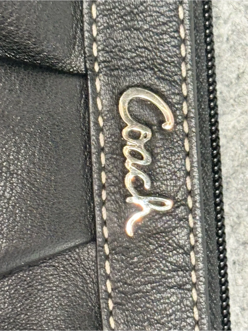 Coach compact black